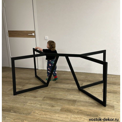 Индивидуальный обеденный стол
