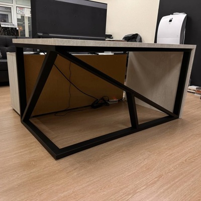 Стол в стиле LOFT Стол в стиле LOFT
