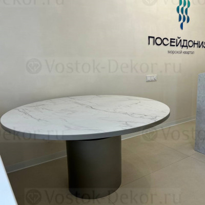 Дизайнерский обеденный стол